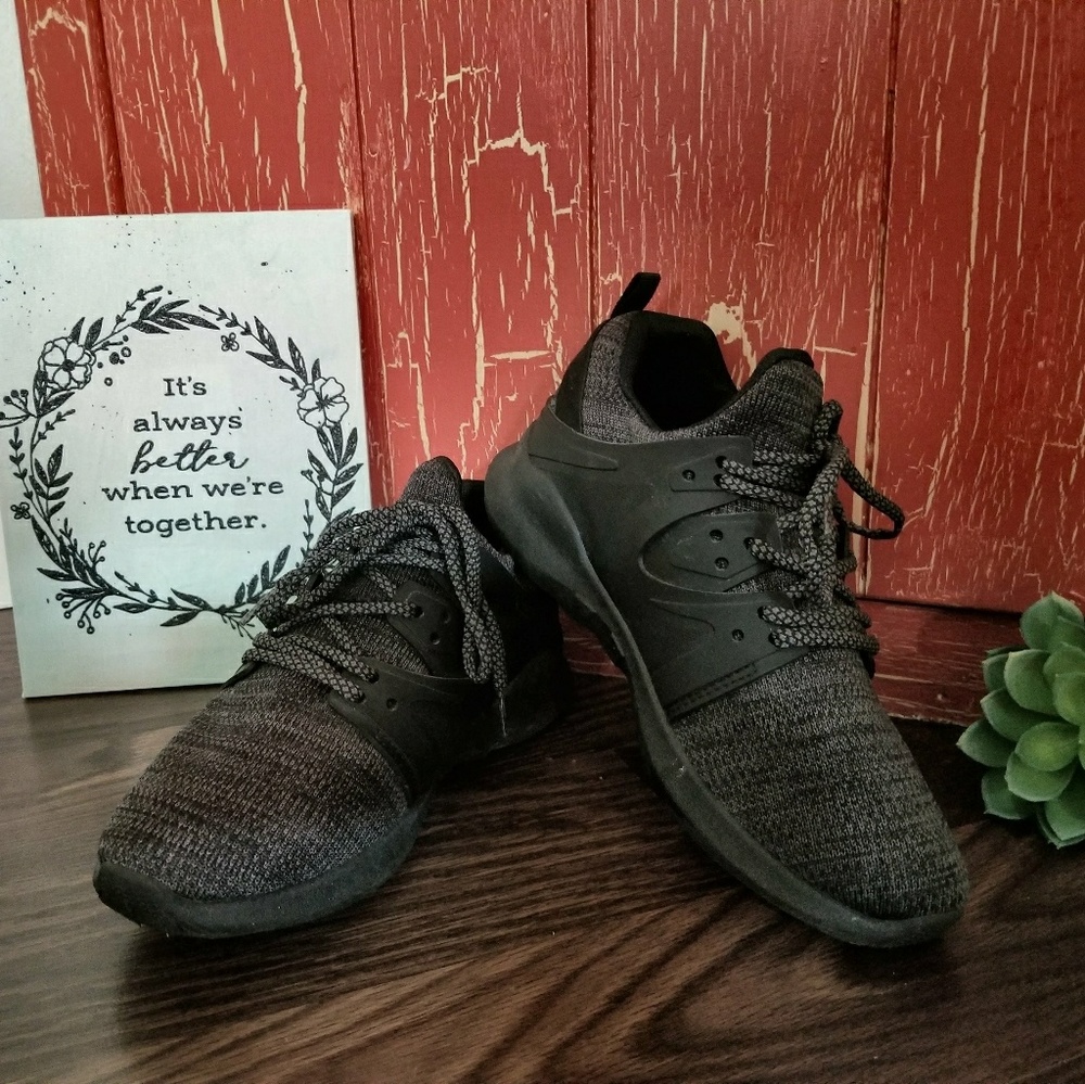 Rue21 Black athletic shoes🖤